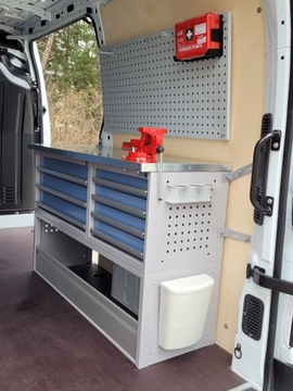 Сервисное оборудование мастерской, полки, шкафы L2H2