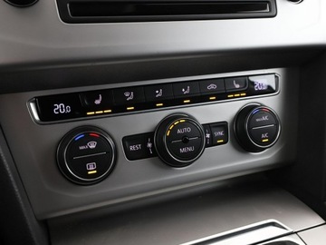 Volkswagen Passat B8 Variant 1.4 TSI ACT 150KM 2015 Volkswagen Passat panorama klima auto grzane, zdjęcie 25