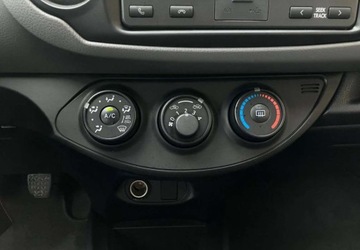 Toyota Yaris III Hatchback 5d Facelifting 2017 1.5 Dual VVT-iE 111KM 2019 Toyota Yaris Toyota Yaris 1.5 Active 1.5 Benzyna 111KM, zdjęcie 20