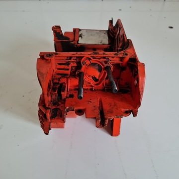 OLEO-MAC 937 КРЫШКА КОРПУСА БАКА