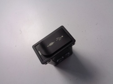 LEXUS GS HNÍZDO PORT USB SPONA AUX 86190-53051