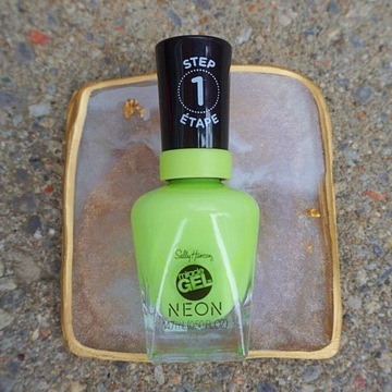 Гель-лак Sally Hansen Miracle Electric салатовый 052