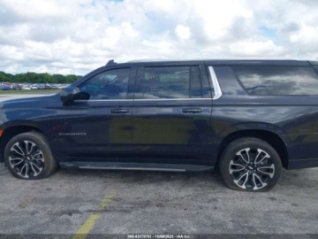 Chevrolet Suburban GMT900 2023 Chevrolet Suburban LT 2023 5.3l 5.3 Benzyna 355KM, zdjęcie 2