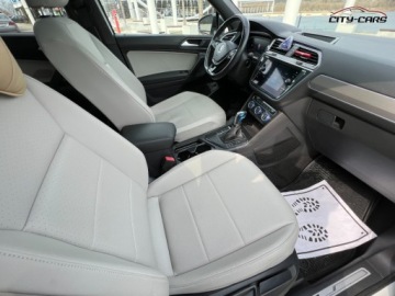 Volkswagen Tiguan II 2019 Volkswagen Tiguan R-line 7 Osobowy Benzyna 2.0 - 203KM Automat Servis, zdjęcie 31