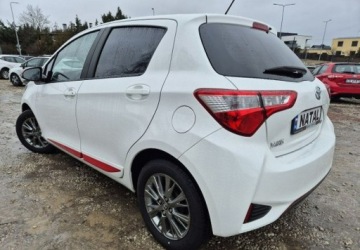 Toyota Yaris III Hatchback 5d Facelifting 2017 1.5 Dual VVT-iE 111KM 2017 Toyota Yaris Super stanTylko 99.000km 1.5 Benzyna 112KM, zdjęcie 3