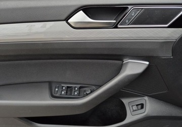 Volkswagen Passat B8 Variant Facelifting 2.0 TDI SCR 200KM 2022 Volkswagen Passat Variant 2.0TDI 200KM DSG BusinessPremium HAK Kamera LED, zdjęcie 13