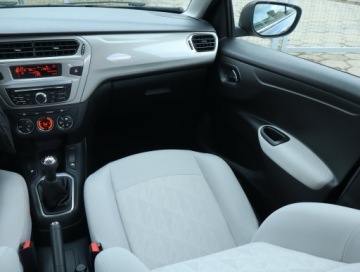 Citroen C-Elysee II Sedan Facelifting 1.6 VTi 115KM 2017 Citroen C-Elysee 1.6 VTi, Salon Polska, zdjęcie 7