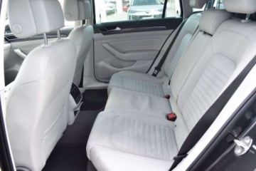 Volkswagen Passat B8 Variant Facelifting 1.5 TSI EVO 150KM 2022 Volkswagen Passat Variant SalonPL 1.5 TSI 150KM DSG Combi HAK Elegance pod, zdjęcie 30