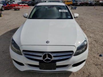 Mercedes Klasa C W205 2016 Mercedes-Benz Klasa C 2016 Mercedes-Benz C-Class 4dr Sdn C 300 RWD 2.0, zdjęcie 2