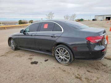 Mercedes Klasa E W213 2021 Mercedes-Benz Klasa E 2021 MERCEDES-BENZ E 450 4MATIC 3.0 Benzyna 362KM, zdjęcie 2