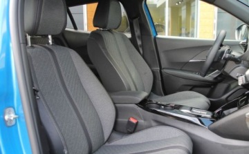 Peugeot 2008 II SUV Facelifting 1.2 PureTech 130KM 2024 Peugeot 2008 PureTech 130 Allure SS EAT8 2024 Polift SalonPLGwarancja od, zdjęcie 28