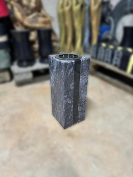 Wazon granitowy. Proste wazony granitowe, nowoczesne