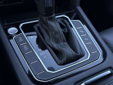 Volkswagen Passat B8 Variant Facelifting 2.0 TDI SCR 200KM 2022 Volkswagen Passat R-Line 4Mot. HarmanKardon LED Matrix Hak Kamera Cofania, zdjęcie 23