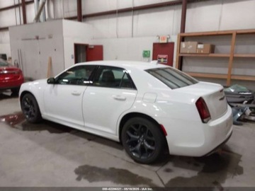 Chrysler 300C II 2022 Chrysler 300 Touring L 2022 3.6l 3.6 Benzyna 292KM, zdjęcie 3