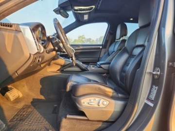 Porsche Cayenne II SUV Facelifting 4.8 520KM 2015 Porsche Cayenne Turbo 2015 4.8 Benzyna 520KM, zdjęcie 7