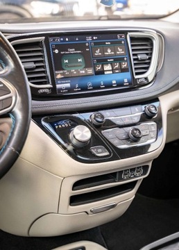 Chrysler Pacifica II 3.6 V6 291KM 2021 Chrysler Pacifica Chrysler Pacifica 3.6 V6 291KM 7-osobowy 3.6 Benzyna, zdjęcie 12