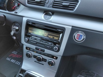 Volkswagen Passat B7 Variant 2.0 TDI CR DPF BlueMotion 140KM 2014 Volkswagen Passat Grzane fotele Klimatronik 2xPDC Alu Tempomat Hak 2.0, zdjęcie 14