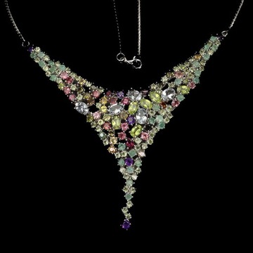 Колье из серебра 925 пробы, аквамарины, аметисты, изумруды, 29,07 г, сертификат
