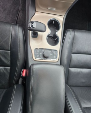 Jeep Grand Cherokee IV Terenowy Facelifting 3.6 V6 286KM 2015 Jeep Grand Cherokee Jeep Grand Cherokee 3.6 V6 Overland EU6 3.6 Benzyna, zdjęcie 26