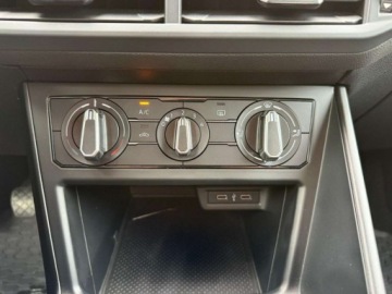 Volkswagen Polo VI Hatchback 5d Facelifting 1.0 TSI 95KM 2022 Volkswagen Polo 1.0TSI 95KM Life Digital CockpitSalon PolskaNiski Przebieg, zdjęcie 25