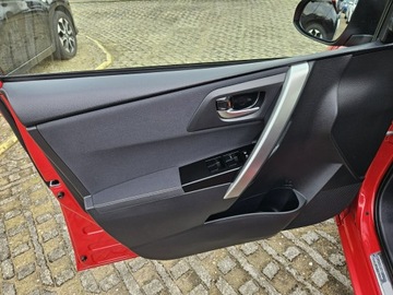 Toyota Auris II Hatchback 5d 1.8 HSD 136KM 2013 Toyota Auris 1,8 Hybryda 136KM automat kamera, zdjęcie 14