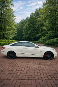 Mercedes Klasa E W212 Coupe 200 CGI BlueEFFICIENCY 184KM 2010 Mercedes E 200 Coupe Avantgarde Automat Kamera Nav, zdjęcie 3