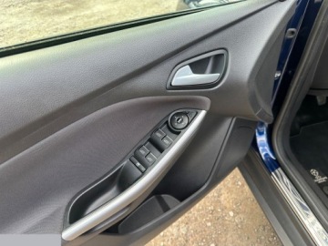 Ford Focus III Hatchback 5d 1.0 EcoBoost 100KM 2013 Ford Focus 1.0 EcoBoost Start-Stopp-System Champions Edition 100KM 2013r, zdjęcie 11