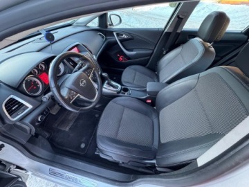 Opel Astra J Sedan 1.4 Turbo ECOTEC 140KM 2013 Opel Astra 1.4 benzyna 140KM 2013r Automat, zdjęcie 4