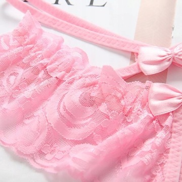 Открытые эротические трусики-стринги с кружевным отверстием