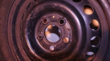 MERCEDES W124 FELGA OPONA STALOWA 1244000602