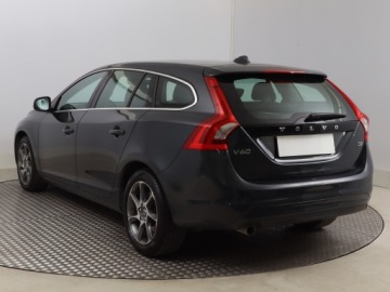 Volvo V60 I Kombi Facelifting 2.0 D2 DRIVE-E 120KM 2015 Volvo V60 D2 2.0, Serwis ASO, Skóra, Navi, Xenon, zdjęcie 3