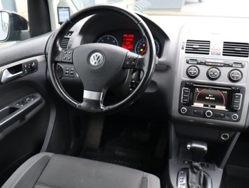 Volkswagen Touran I 2.0 TDI 140KM 2009 VW Touran 2.0 TDI, DSG, 7 miejsc, Navi, Klima, zdjęcie 6