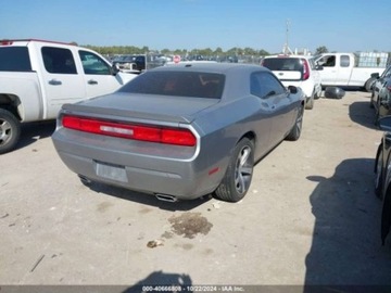 Dodge Challenger III 2014 Dodge Challenger 2014 Dodge Challenger SXT 3.6 Benzyna 305KM, zdjęcie 7