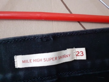 LEVIS-SUPER SPODNIE 23/32 Z6