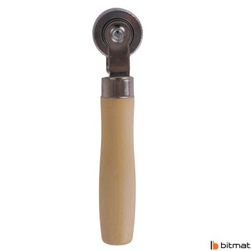 Прижимной ролик с подшипником для установки бутиловых матов шириной 40 мм.