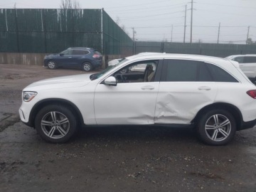 Mercedes GLC C254/X254 2022 Mercedes-Benz GLC 2022 MERCEDES-BENZ GLC 300 4MATIC SUV 2.0 Benzyna 255KM, zdjęcie 3