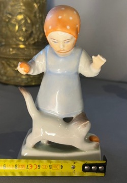 Фигурная ребенок с кошкой, Андреасом Сино, Zsolnay, Art Deco, Венгрия