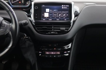 Peugeot 2008 I SUV Facelifting 1.2 PureTech 110KM 2018 Peugeot 2008 1.2 PureTech, 1. Właściciel, Skóra, zdjęcie 11