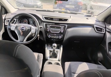 Nissan Qashqai II Crossover 1.2 DIG-T 115KM 2015 Nissan Qashqai 2015r, 1.2 Benzyna. Uszkodzony przod. Jezdzi. 1.2 Benzyna, zdjęcie 5