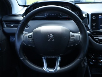 Peugeot 208 I Hatchback 5d Facelifting 1.2 PureTech 82KM 2019 Peugeot 208 1.2 PureTech, Salon Polska, Klima, zdjęcie 18