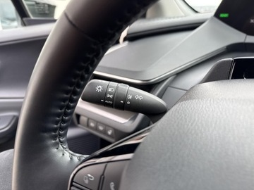 Toyota Prius V (XW60) 2.0  Hybrid Dynamic Force Plug-in 223KM 2023 Toyota Prius Plug-in Hybrid Executive V (2023-), zdjęcie 20