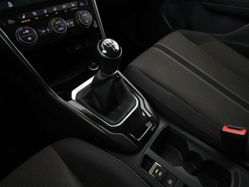 Volkswagen T-Roc I SUV 1.5 TSI ACT 150KM 2018 Volkswagen T-Roc navi klima auto grzane fotele, zdjęcie 28