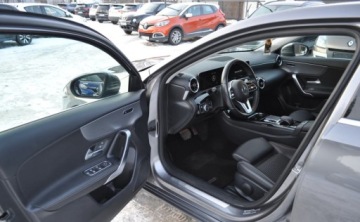 Mercedes Klasa A W177/V177 Hatchback 1.3 200 163KM 2018 Mercedes-Benz Klasa A A200 Automat Benzyna Kamera Nawigacja 1.3 Benzyna, zdjęcie 9