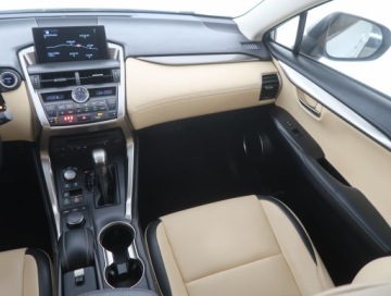 Lexus NX I SUV 300h 197KM 2017 Lexus NX 300h, Salon Polska, Serwis ASO, 4X4, zdjęcie 7