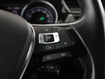 Volkswagen Touran III 1.4 TSI 150KM 2017 Volkswagen Touran 7 os. DSG navi klima auto grzane, zdjęcie 31