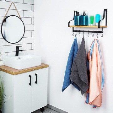 Деревянная настенная полка с перекладиной и крючками, 43х18х26 см.