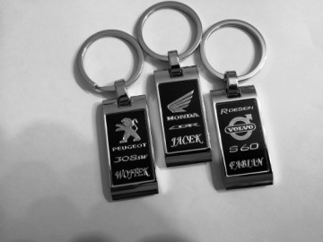 БРЕЛОК TOYOTA DACIA с гравировкой для девушки парня