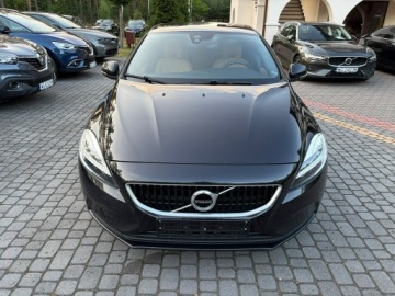 Volvo V40 II Hatchback Facelifting 2.0 D2 120KM 2019 Volvo V40 2.0 Full LED Skóry Podgrzewane fotele, zdjęcie 2