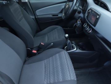 Toyota Yaris III Hatchback 5d Facelifting 1.33 Dual VVT-i 99KM 2016 Toyota Yaris 1.33 Dual VVT-i, Salon Polska, zdjęcie 8