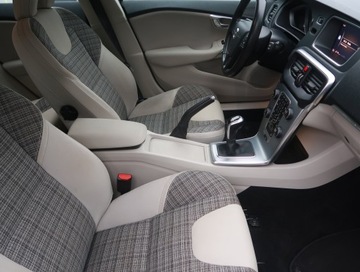Volvo V40 II Hatchback Facelifting 2.0 T3 152KM 2017 Volvo V40 Cross Country 2.0 T3, Salon Polska, zdjęcie 8